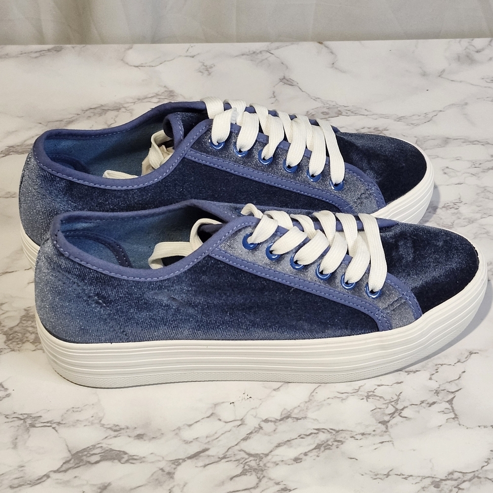 Qupid Blue Velvet Casual Comfy Flatfoam Sneaker Shoes Lightweight Size 10